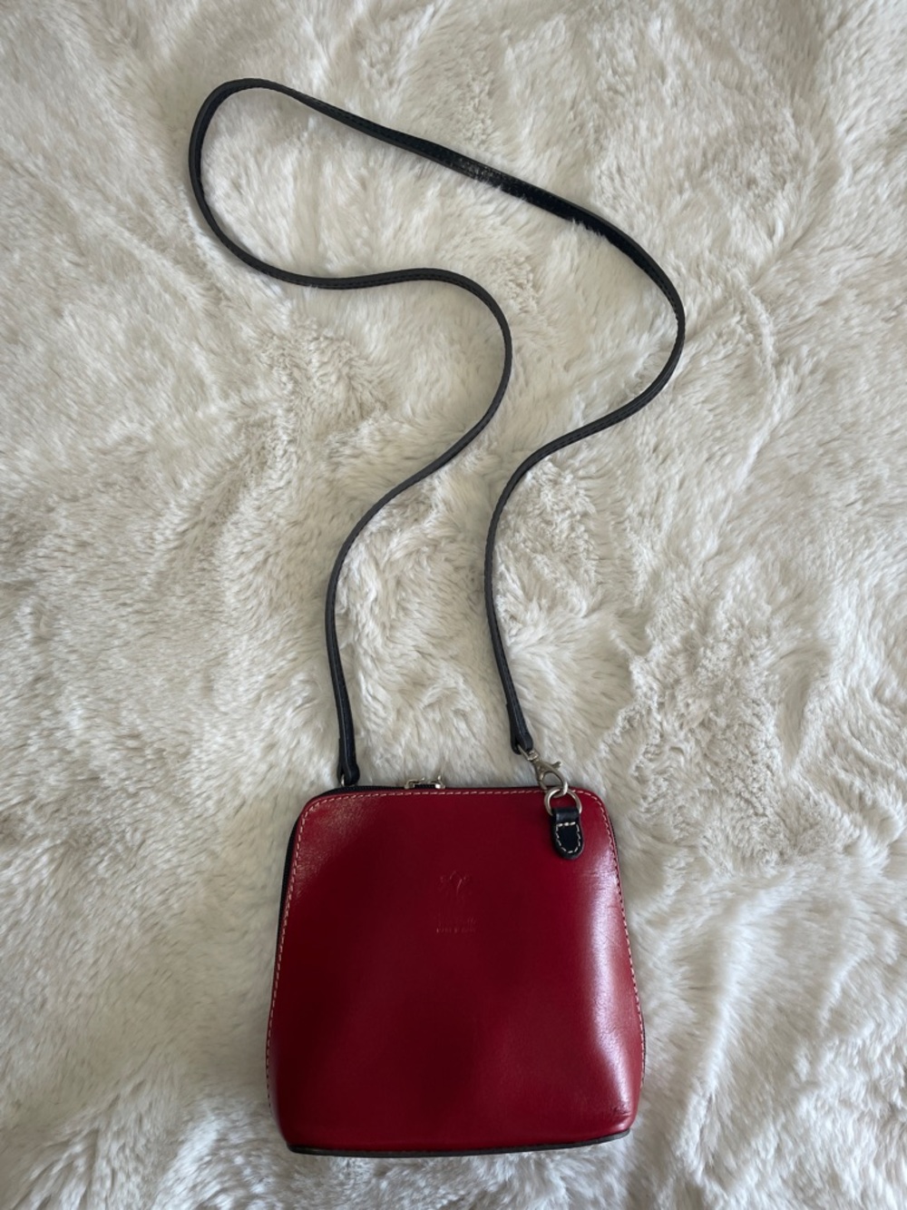 Vera Pelle Red Leather Crossbody with Black Strap
Made in Italy